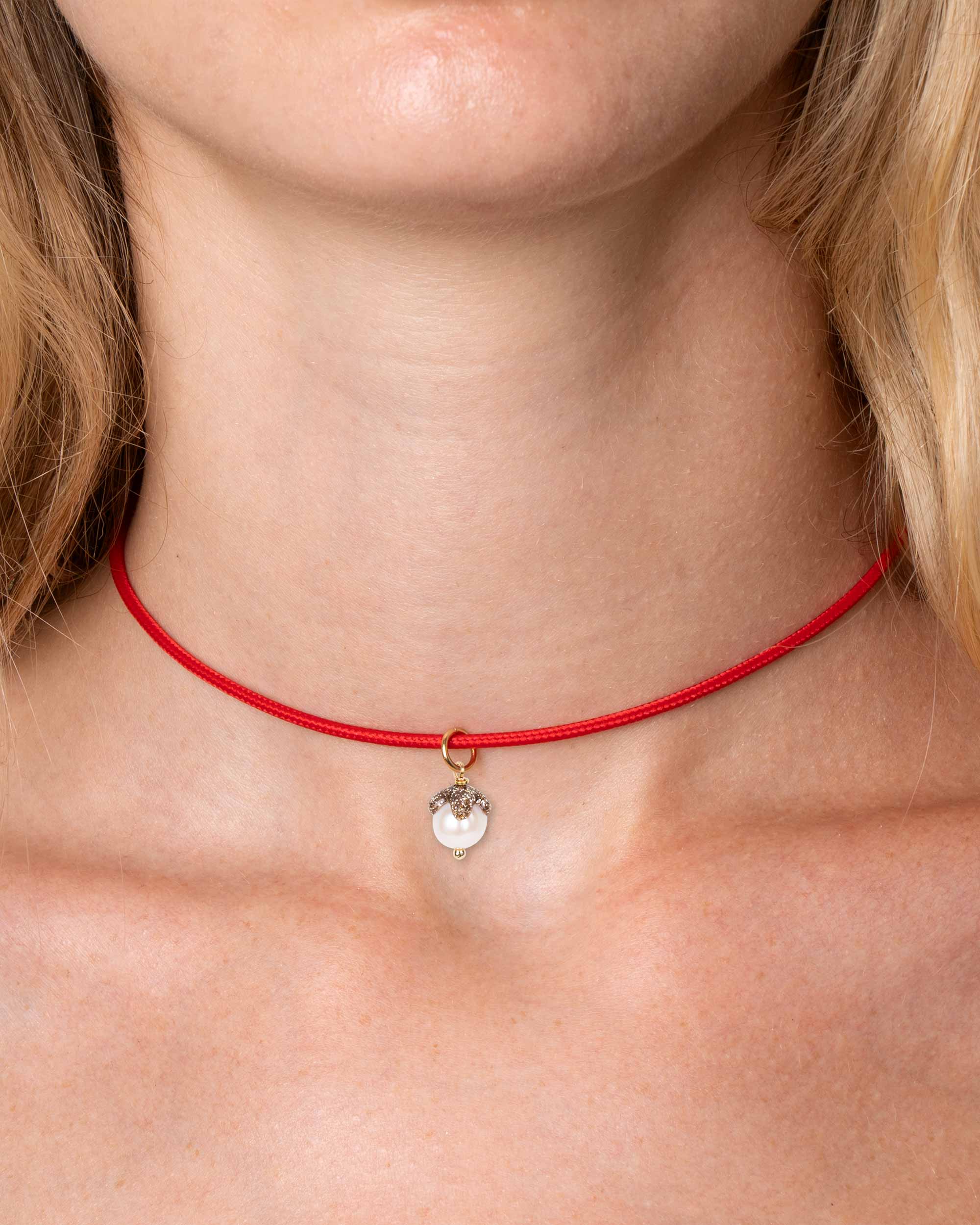 Collana magnetica rossa