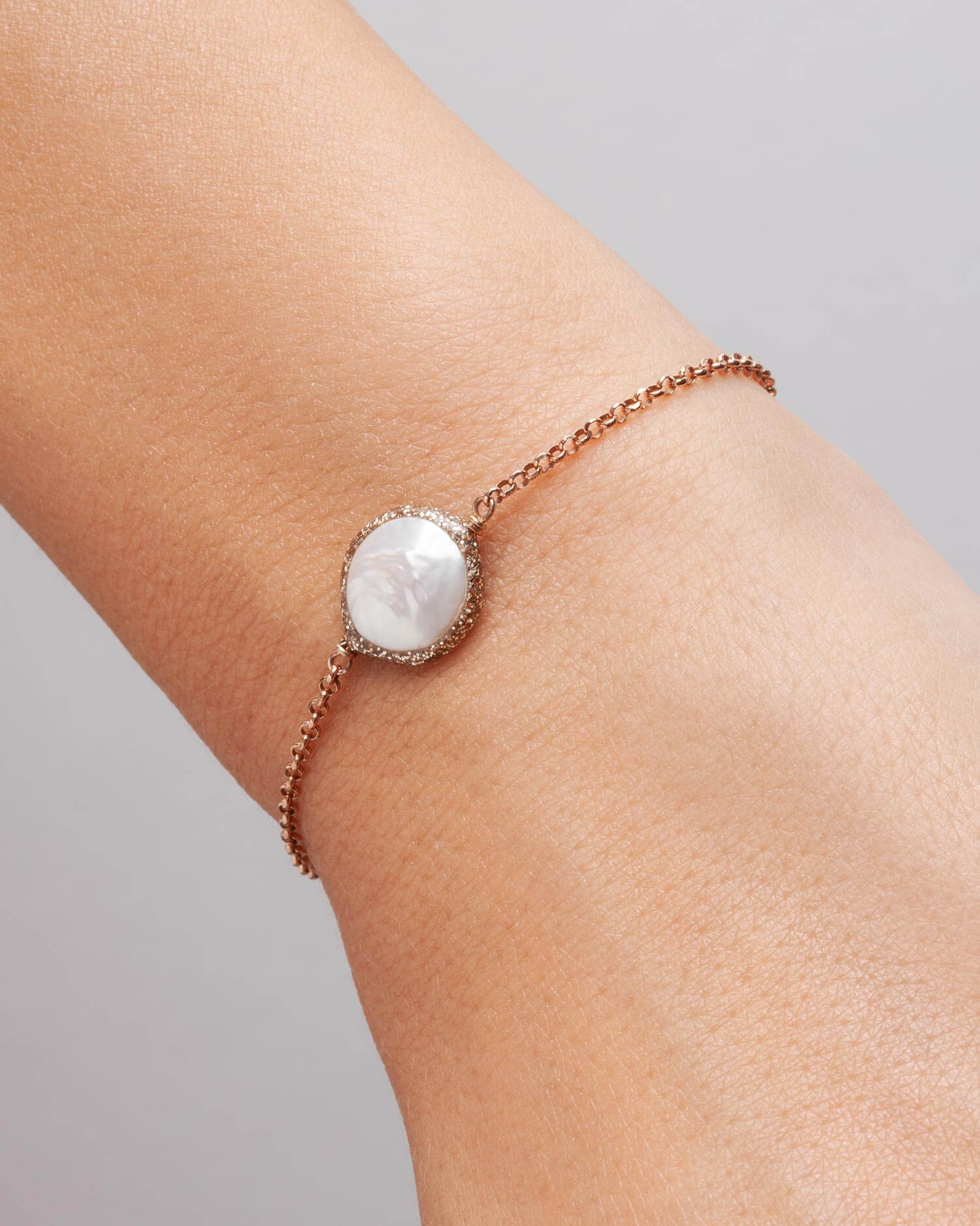 Bee_light_gioielli_gioielleria_rimini_perle_argento_barocche_naturali_catena_argento_925_bracciale_pastiglia_4