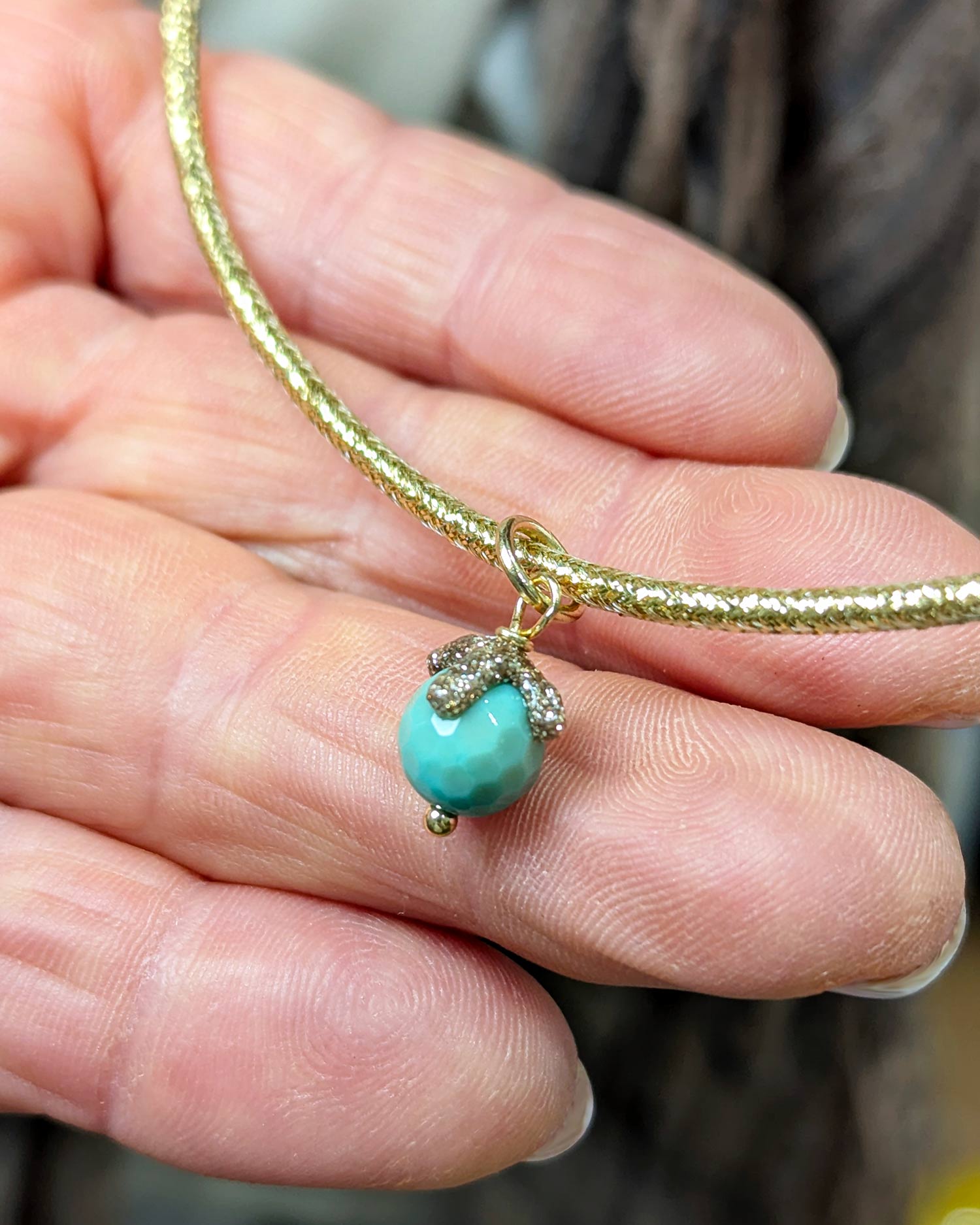 collana magnetica bee charmy