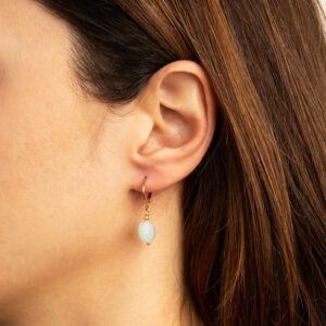 bee_light_gioielli_fashion_moda_fattoamano_acquamarina_orecchini_indossato orecchini acquamarina pietre naturali acciaio gioielli fashion moda